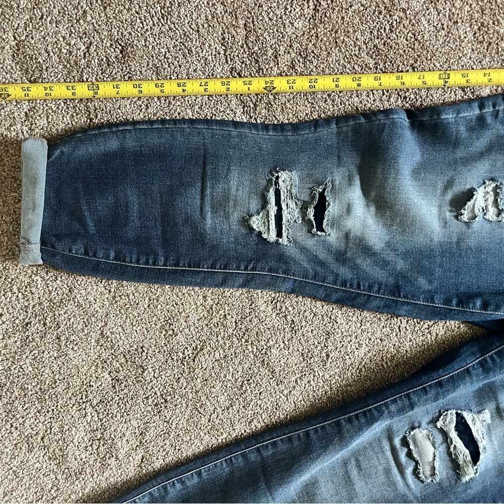 Distressed skinny jeans - Picture 9 of 9